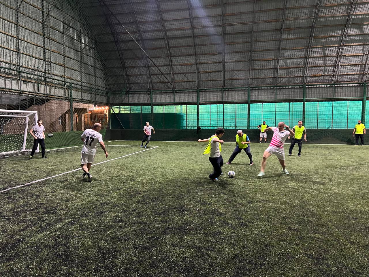 ISHDAGI TAJRIBALILAR SPORT MAYDONIDA KURASHDILAR 2